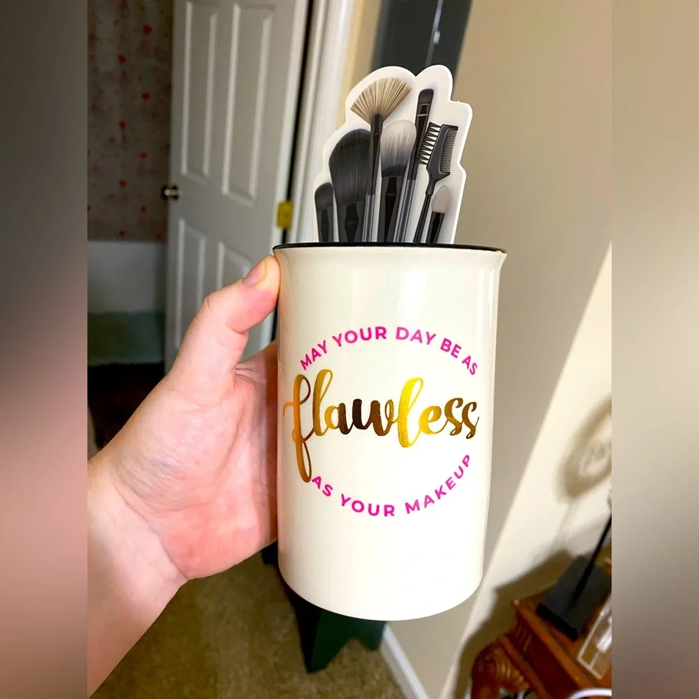 Beauty Makeup Brush Holder - Picture 1 of 1